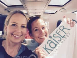 Julia und Daniela im Auto auf dem Weg nach Kassel