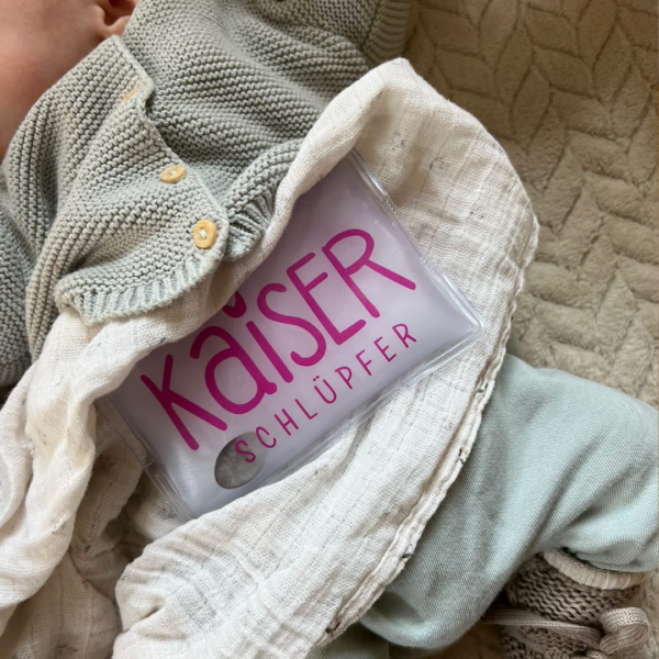 Trösterchen auf Babybauch
